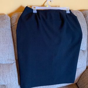 Worthington black pin striped pencil skirt sz8 fully lined w back vent & zipper